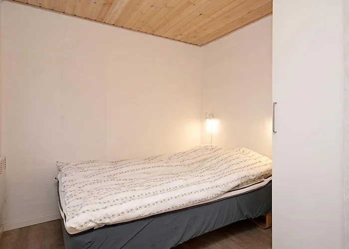 4 Person On A In Блаванн